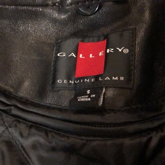 Black 100% soft leather coat with quilted zip-out lining, hits at upper thigh - Picture 9 of 16